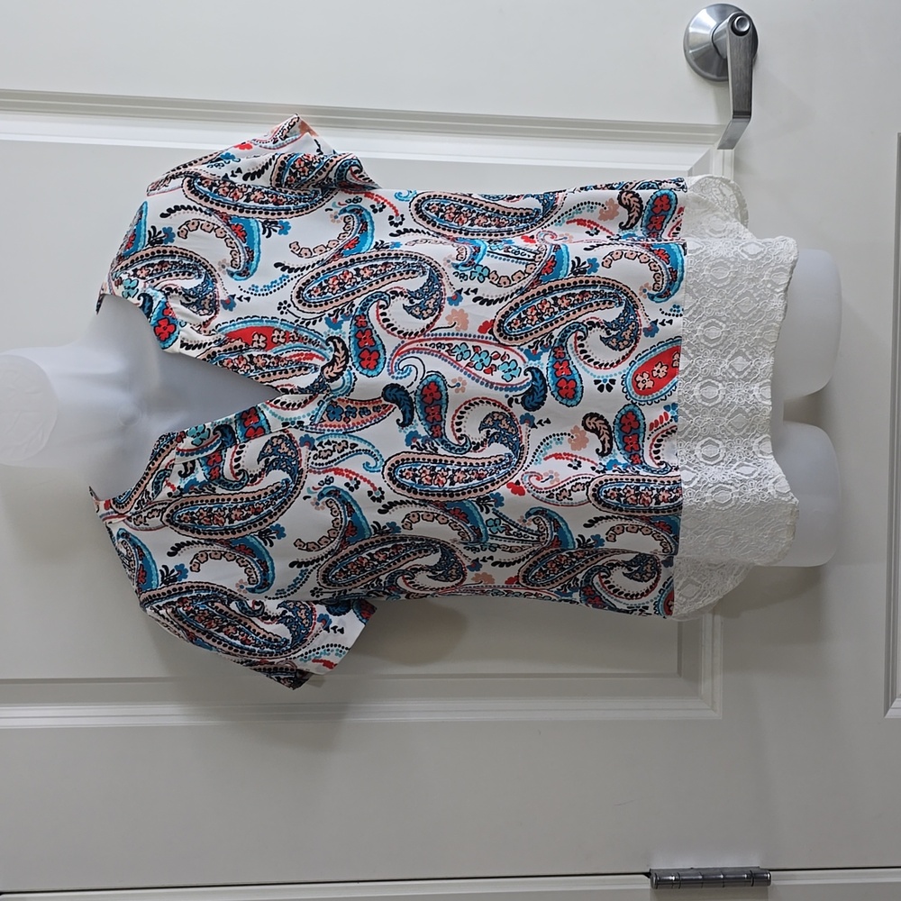 Van Heusen Blouse Paisley Print with Lace on the bottom Size Small Petite